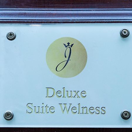 Deluxe Suite Welness Рим Екстериор снимка
