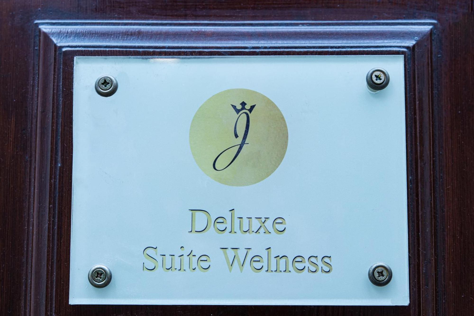 Deluxe Suite Welness Рим Екстериор снимка